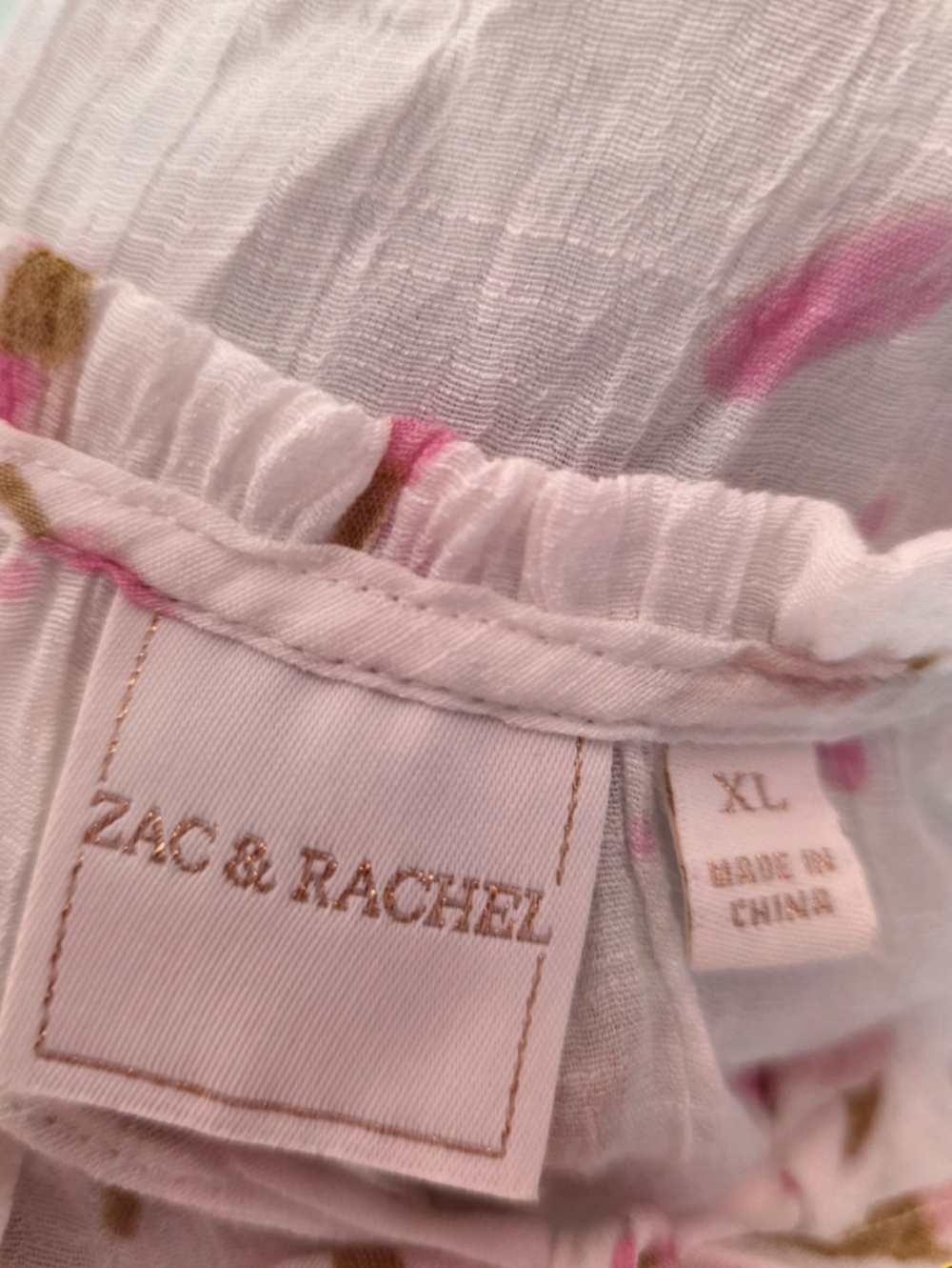 🍦 Zac & Rachel White Blouse with Pink and Tan Floral Print - Picture 2 of 5